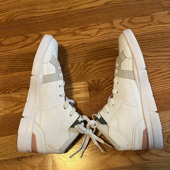 On Running The Roger Clubhouses Mid Size 10.5 NEW - Picture 8 of 13